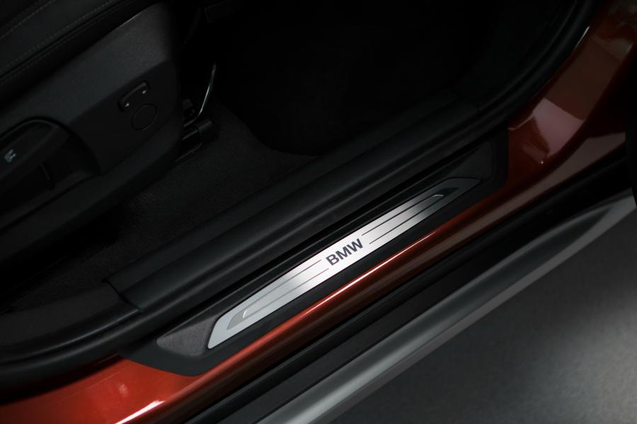 Логотип BMW X1 sDrive20i Orange Edition 2017 года  (NL) (фото 3 из 16)